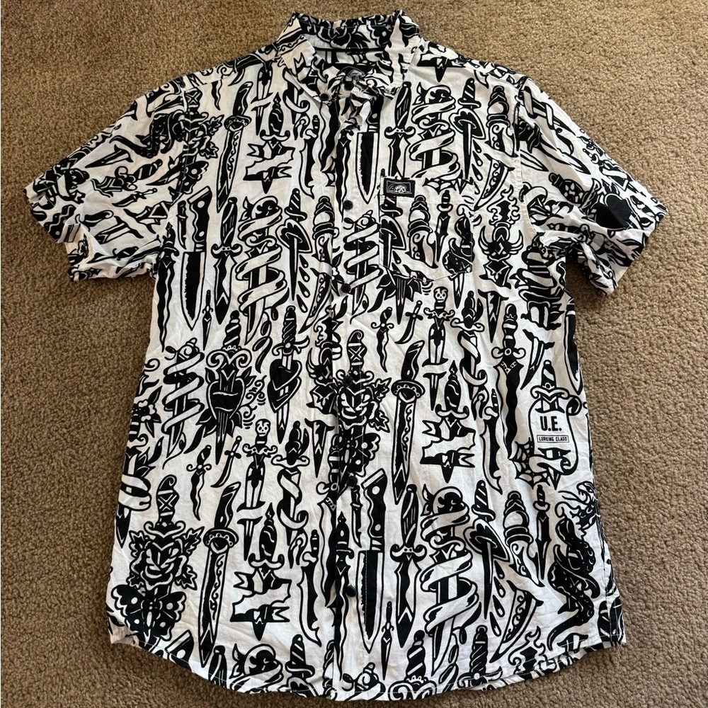 Lurking Class Button Down size M